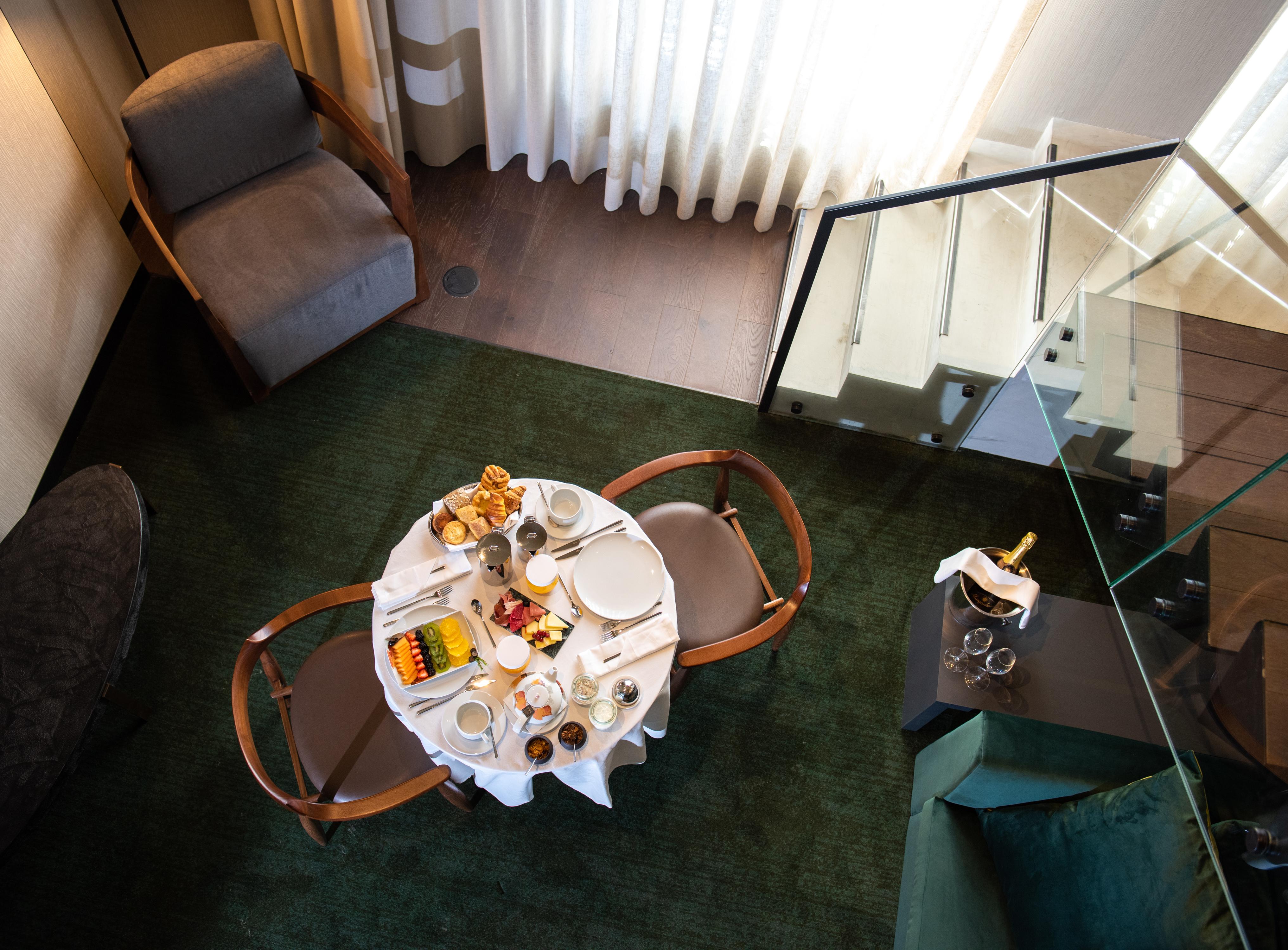 Hilton Porto Gaia Hotell Vila Nova de Gaia Eksteriør bilde A table set for afternoon tea
