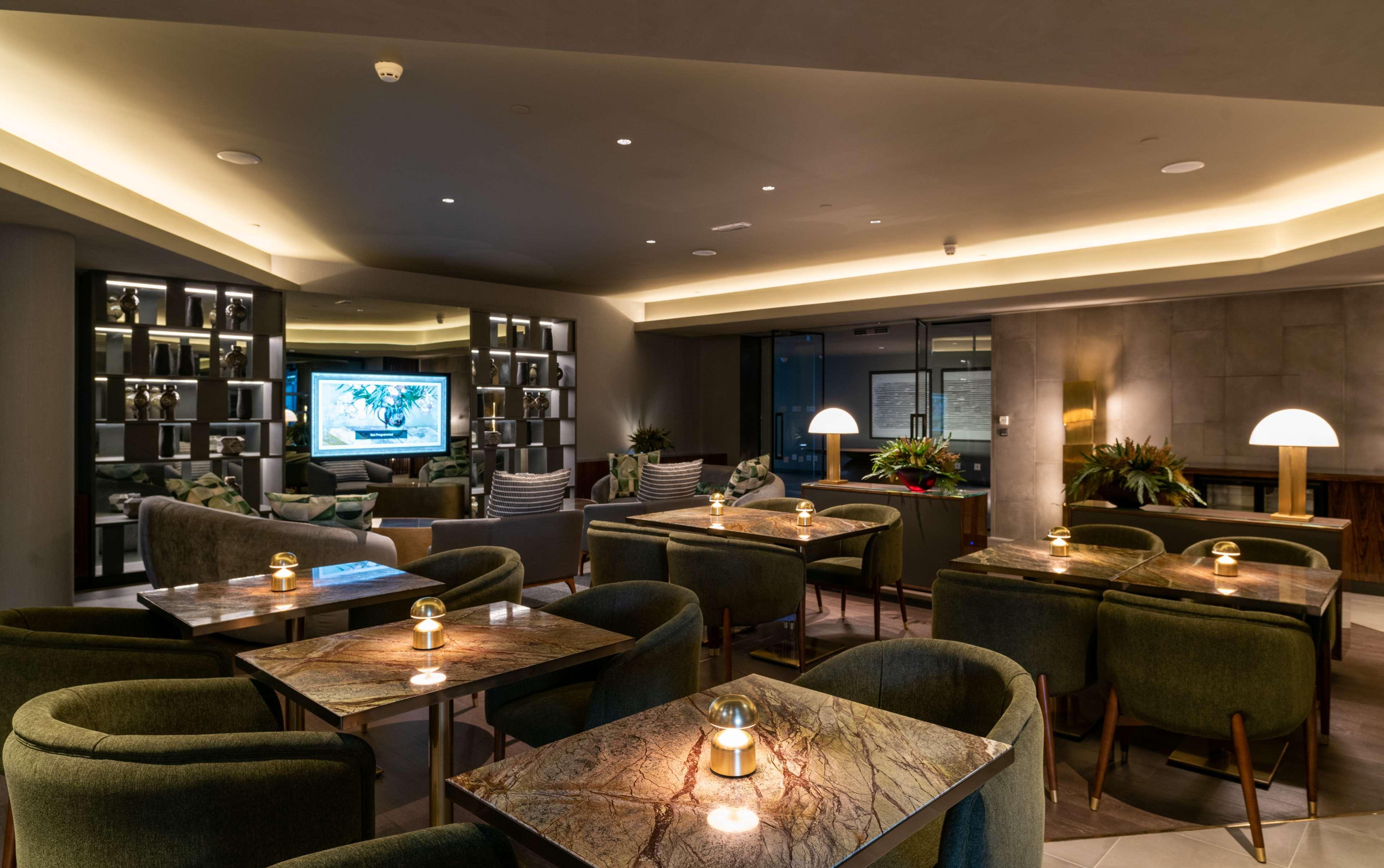 Hilton Porto Gaia Hotell Vila Nova de Gaia Eksteriør bilde The lounge at the airport