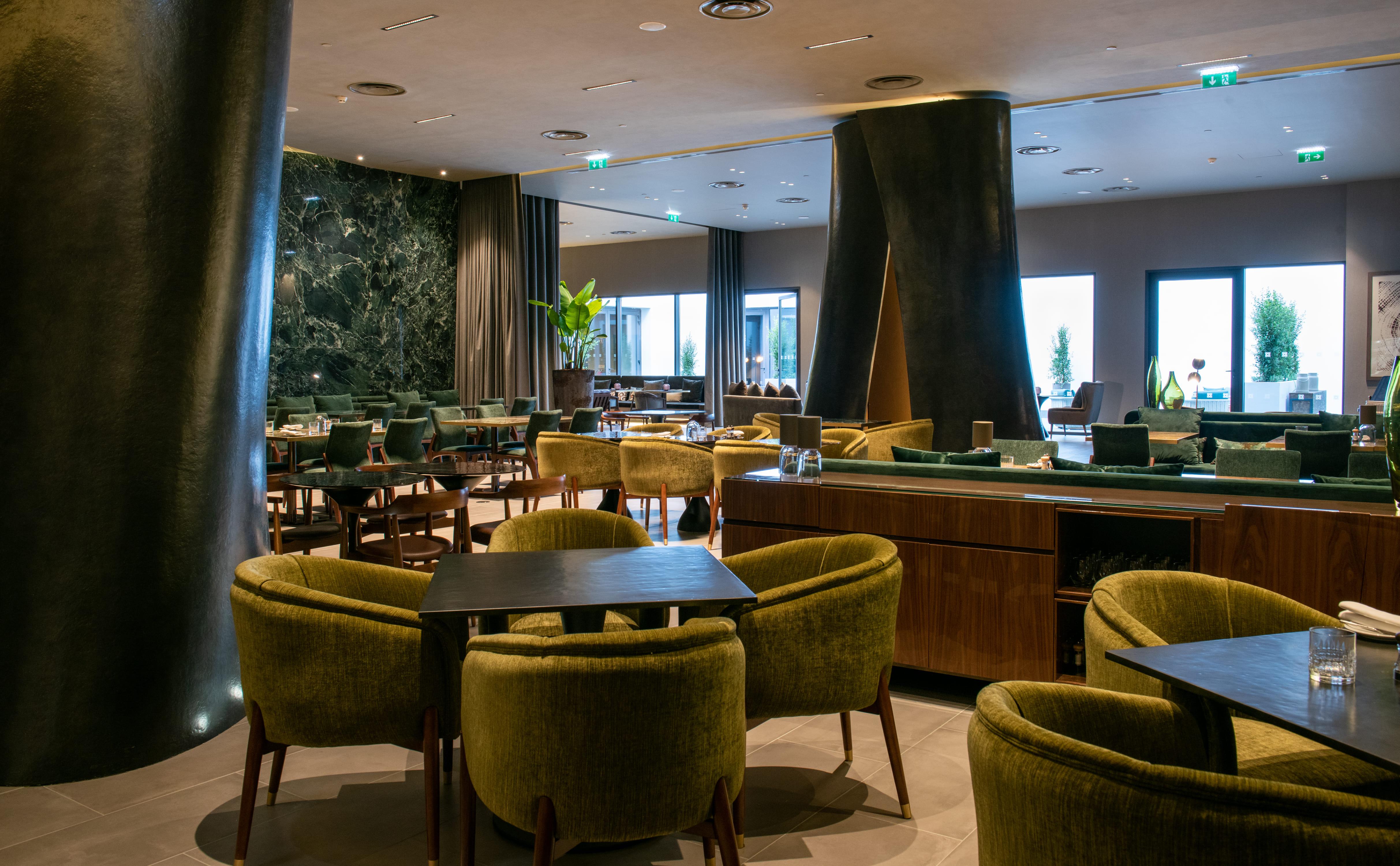 Hilton Porto Gaia Hotell Vila Nova de Gaia Eksteriør bilde The lounge at the airport